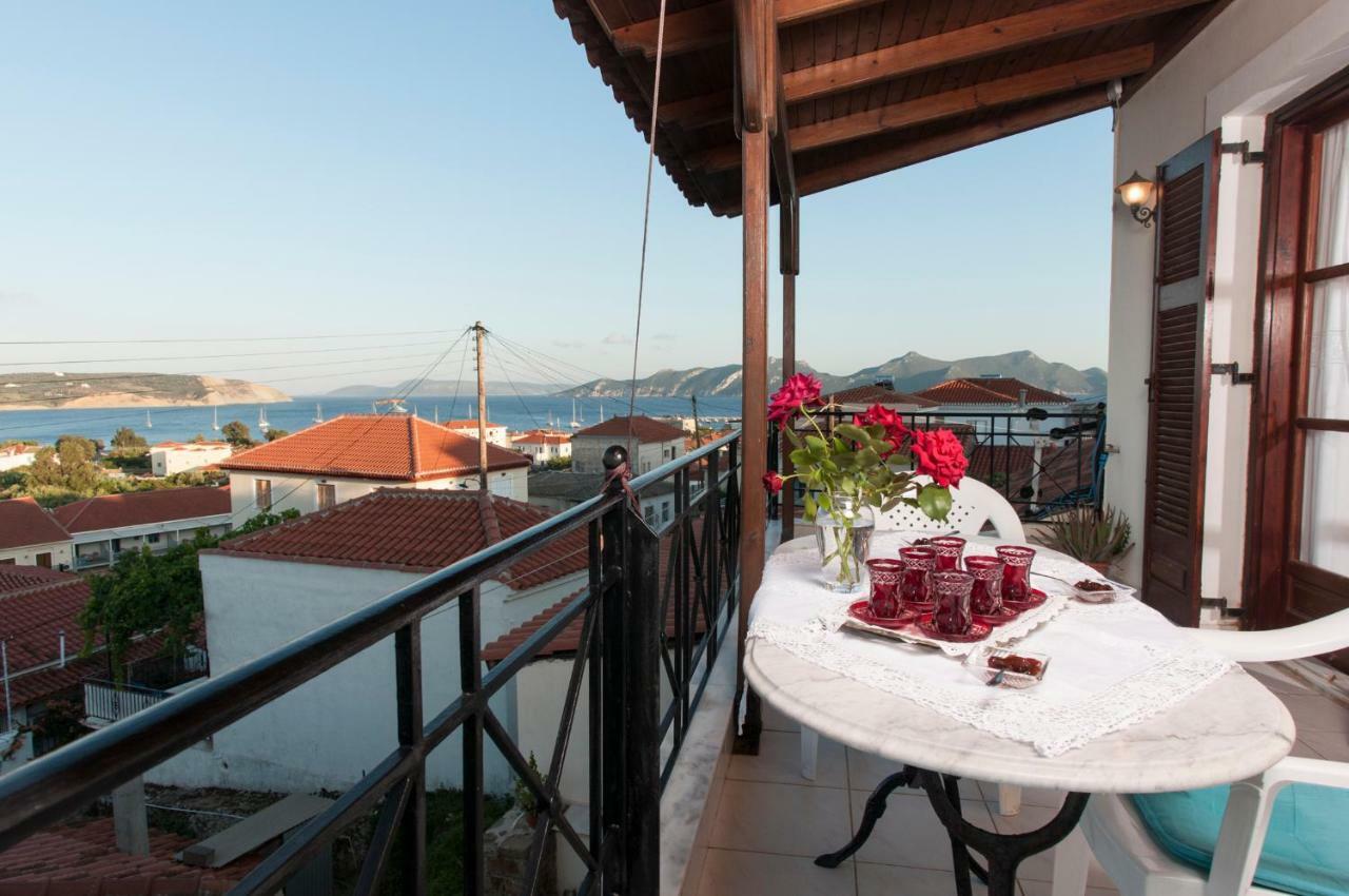 Апартаменти The House Of "Angelina", Magnificent View Of The Sea Метоні Екстер'єр фото